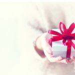 プレゼントで女性が喜ぶアイテムとは？【年代・予算で選ぼう】