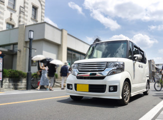 近くのコンビニに車で行ってしまいます